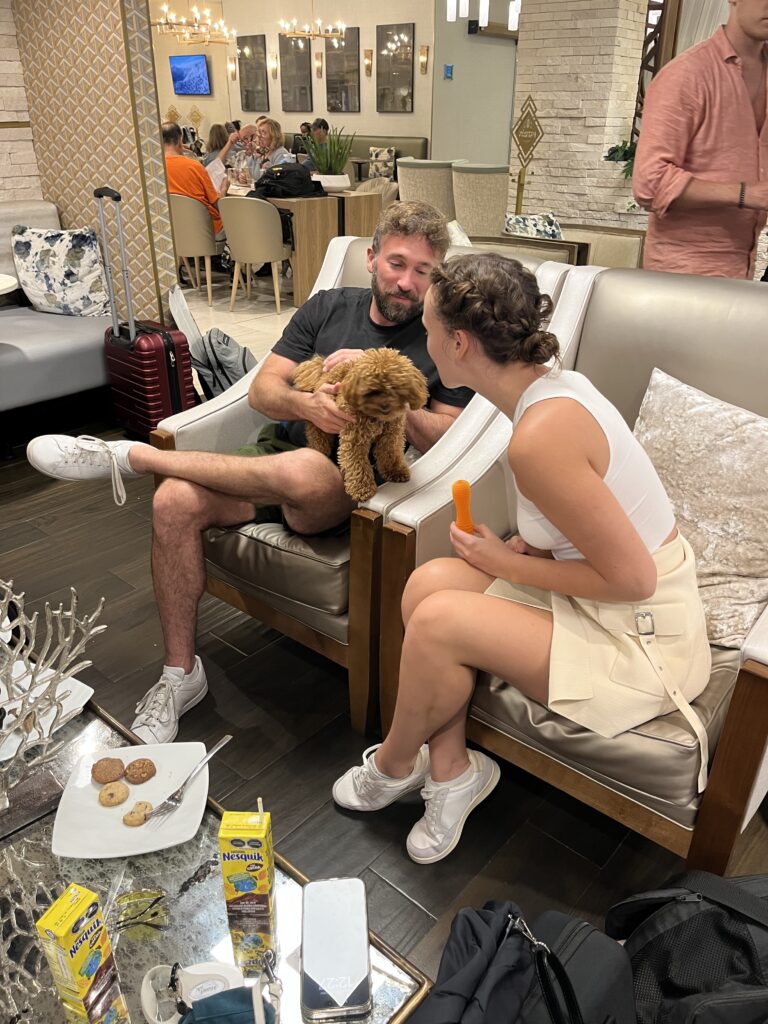 Relájese y disfrute de VIP Lounge by MERA en Cancún  